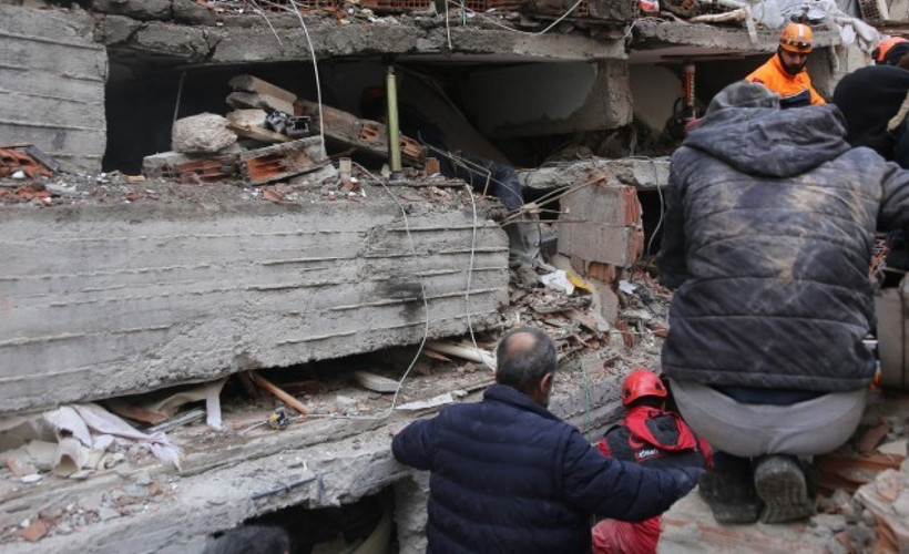 Diyarbakır'da enkaz altında beş kişinin cenazesine ulaşıldı