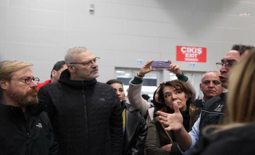 Sanatçılar İBB'nin yardım kampanyası için Yenikapı'daki merkezde toplandı