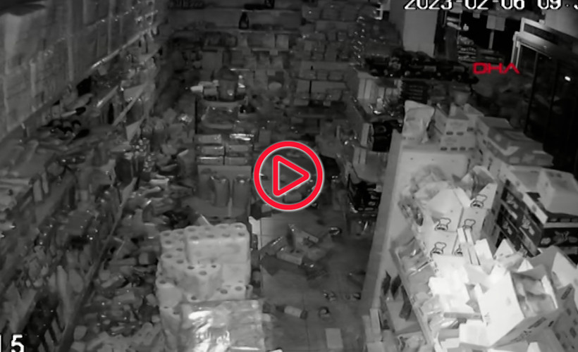 7.7'lik depremin yeni görüntüleri: Sarsıntı market kameralarına yansıdı