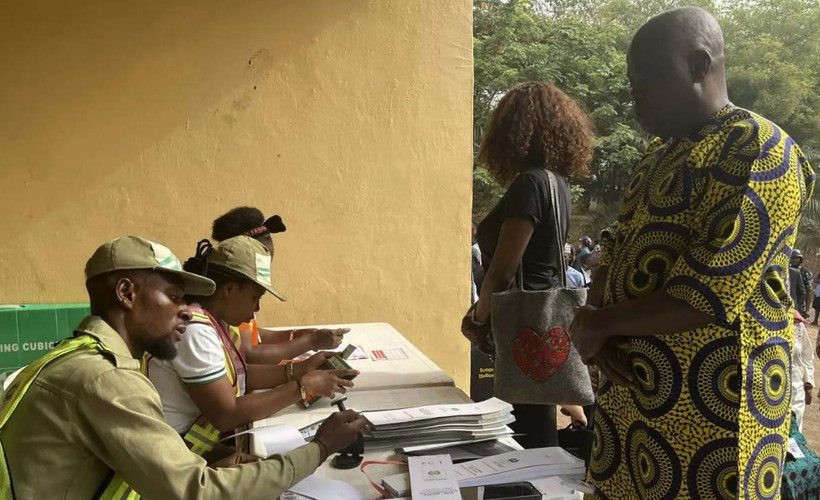 Nijerya Buhari'nin halefine kilitlendi: Kritik seçimlerde oylama sürüyor