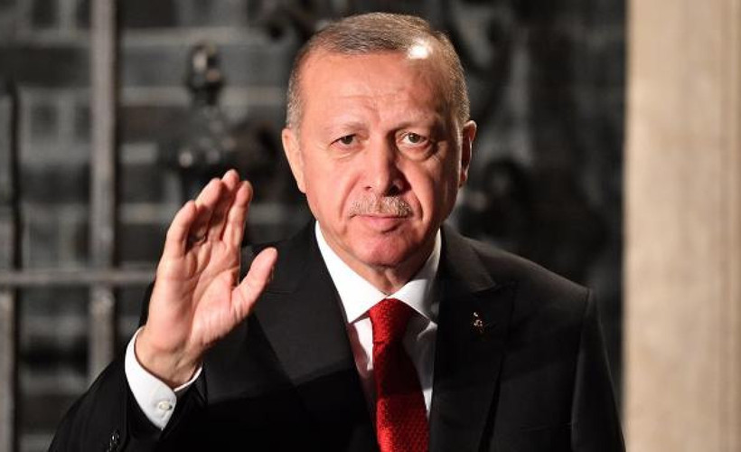 Erdoğan, deprem bölgesinde 'hakaret' davalarından 'vazgeçti'