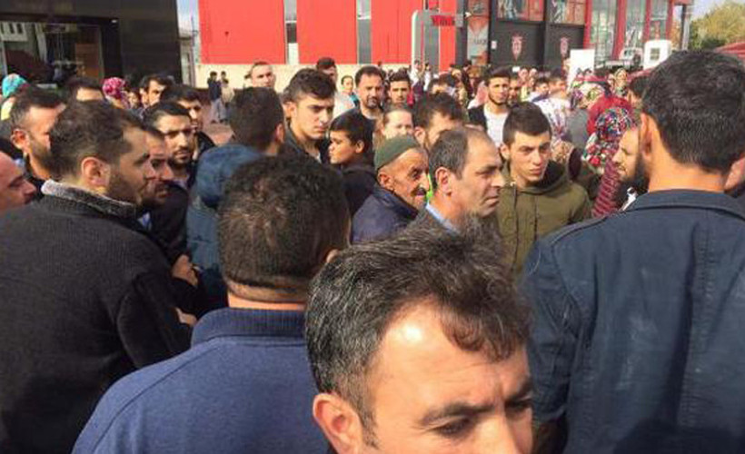 Polis biber gazı sıkıp havaya ateş açtı