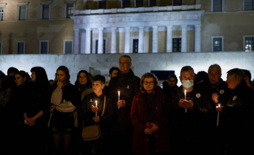 Yunanistan'da tren kazasında ölenler için 'sessiz eylem'