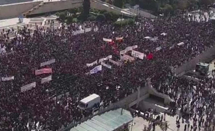 Yunanistan'da tren kazasının ardından öfke dinmiyor: Demiryolu işçilerinin ve öğrencilerin eyleminde çatışma çıktı