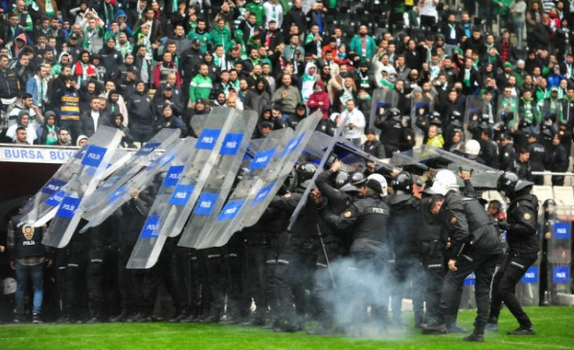 Sanatçılardan Amedspor'a yapılan ırkçı saldırılara tepki: Irkçılık ve şiddete hayır