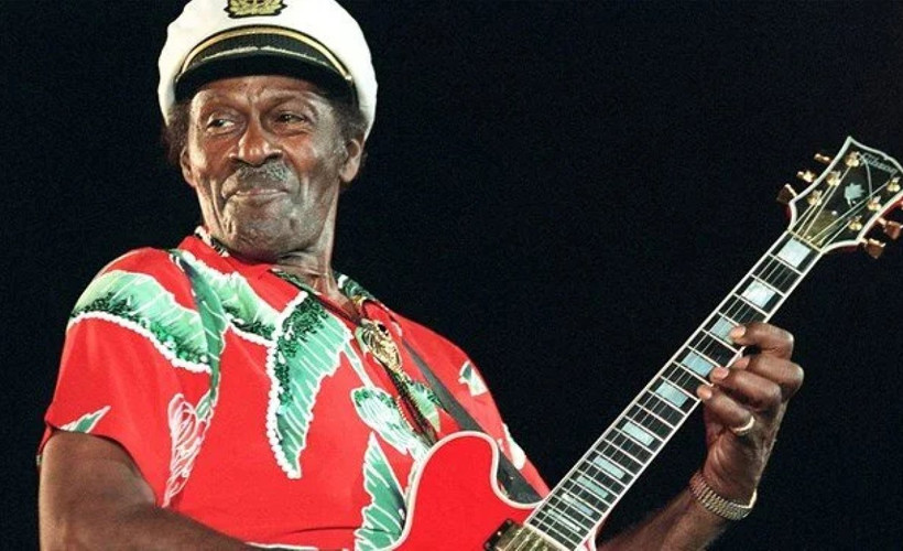 Rock yıldızı Chuck Berry'nin gitarı 25 bin dolara satıldı