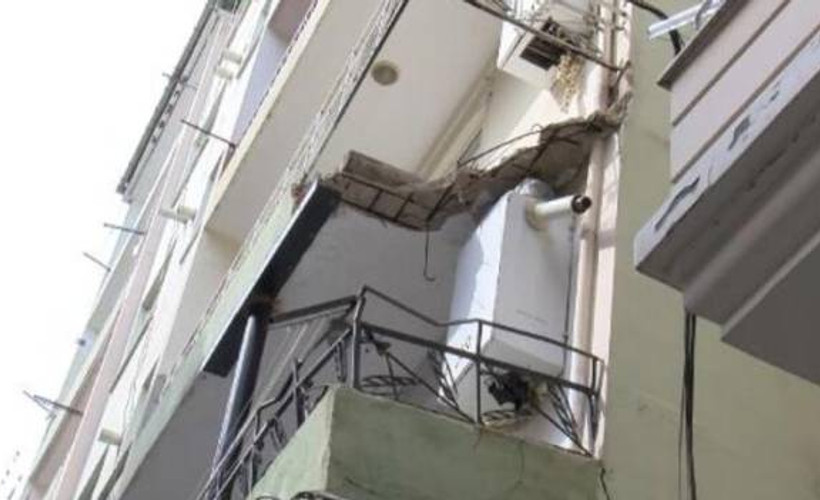 Bahçelievler'de balkonu çöken 45 yıllık bina tahliye edildi