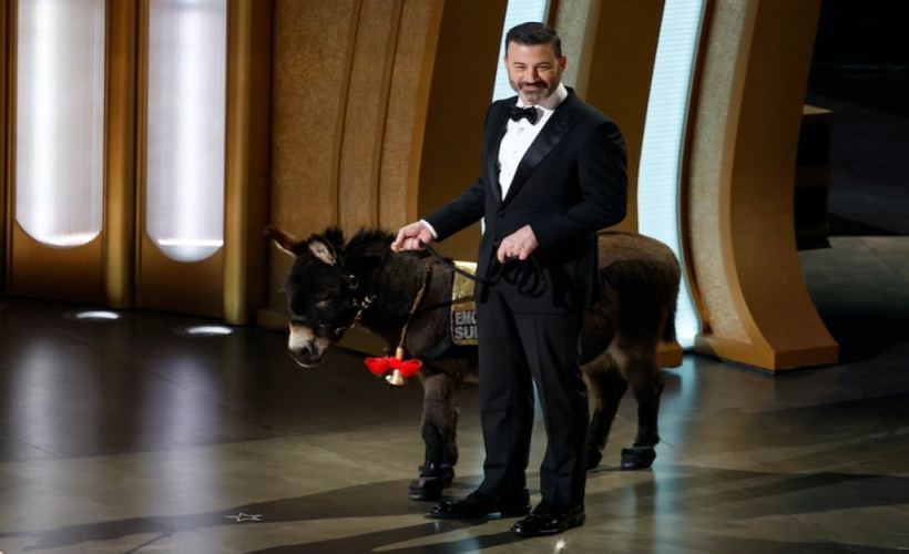 Oscar'da 'eşek şakası': Jimmy Kimmel sahneye eşek ile çıktı