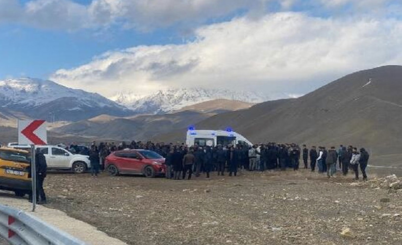 Hakkari'de bir kişi otomobilinde başından vurulmuş olarak ölü bulundu