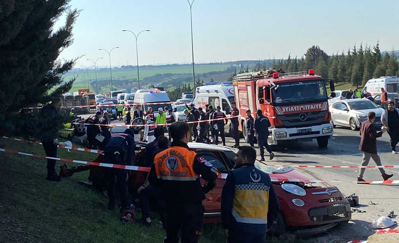 İstanbul'da TEM Otoyolu'ndaki kazada 6 kişi öldü