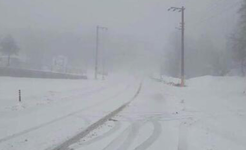 Kocaeli'nin yükseklerine kar yağdı