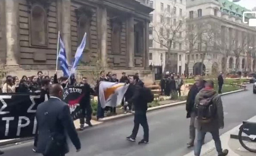 KKTC Cumhurbaşkanı Ersin Tatar Londra’da protesto edildi