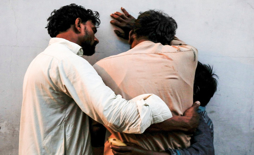 Pakistan'da Ramazan izdihamı: Ücretsiz kumanya dağıtımında 12 kişi öldü