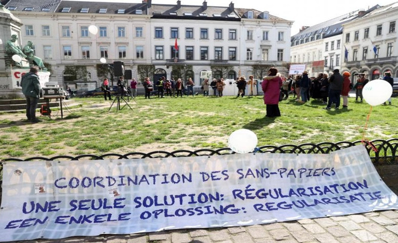 Brüksel’de mülteciler, oturum izni için eylem düzenledi