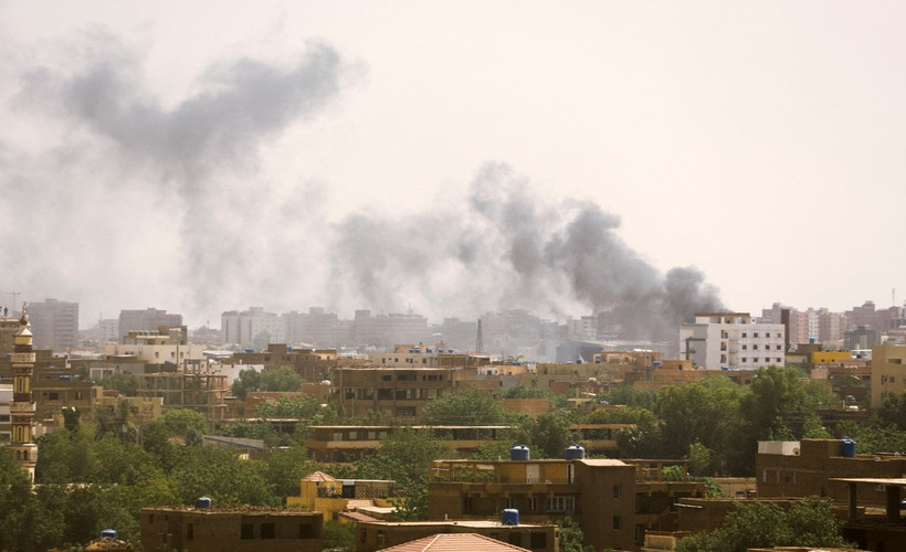 Sudan'da AB Büyükelçisi'ne saldırı yapıldı, ABD diplomatik konvoyuna ateş açıldı
