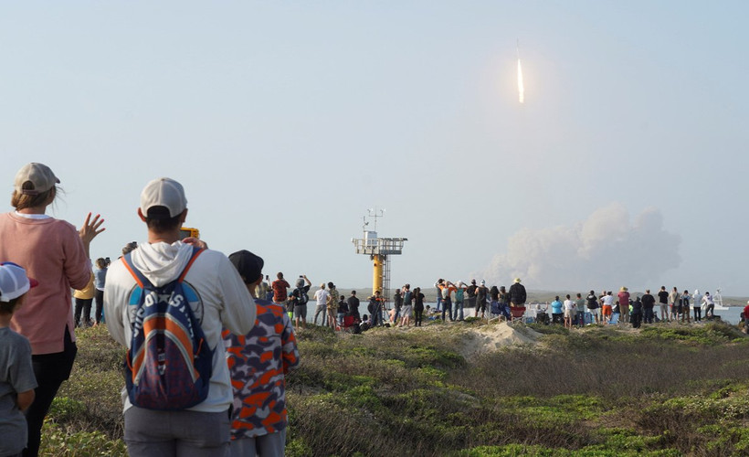 SpaceX'in Starship roketi başarılı kalkış sonrası havada patladı