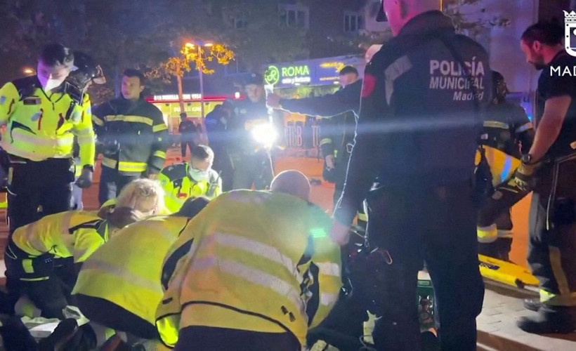 Garsonun alevli yemek sunumuyla başladı: Madrid'deki restoran yangınında iki kişi öldü