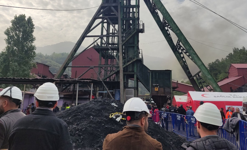 Amasra Maden Faciası'nın sanıkları, adliye koridorunda hakim karşısına çıktı
