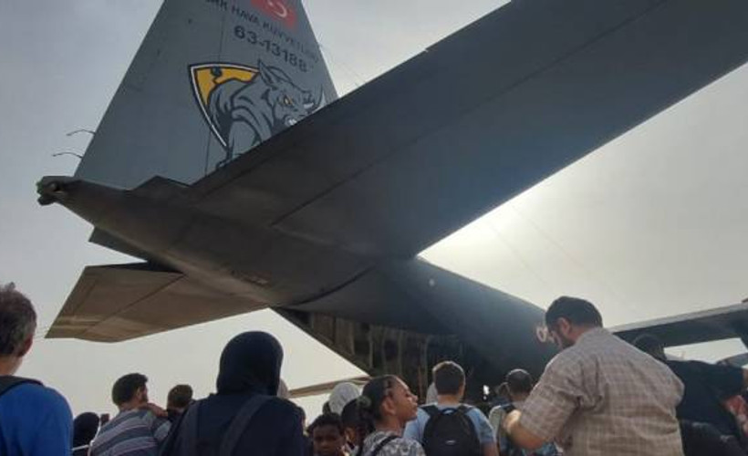 Sudan'da Türkiye'nin tahliye uçağı vuruldu, MSB 'yaralı yok' dedi