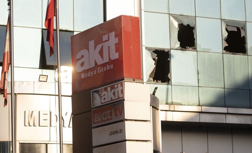 Akit'in binasındaki yangın 60 saat sonra söndürüldü