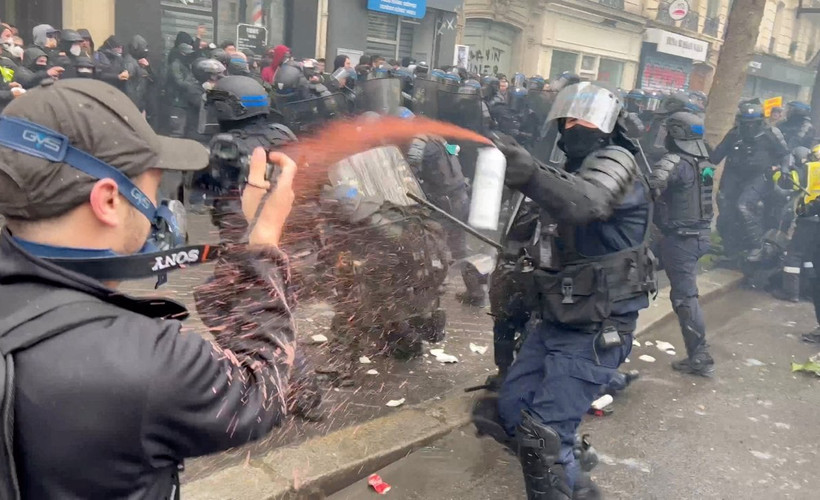 Fransa ve Almanya'da olaylı 1 Mayıs: Yüzlerce gözaltı ve yaralı var
