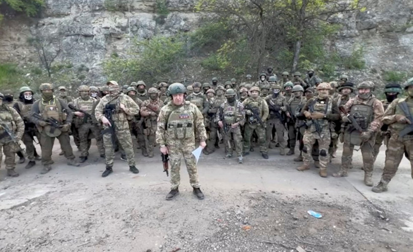 Wagner kurucusundan küfürlü video: '10 Mayıs'ta Bahmut'tan çekiliyoruz'