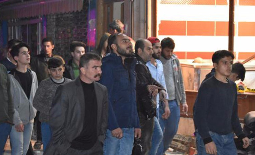 Suriyelilere saldıranlara 'mala zarar verme' suçlaması