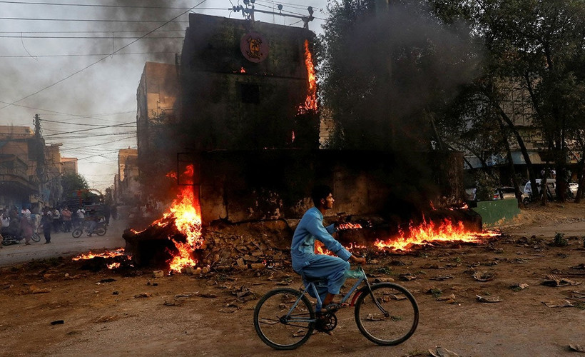 Pakistan'da 'İmran Han' gerilimi tırmanıyor: En az iki ölü, 13 yaralı