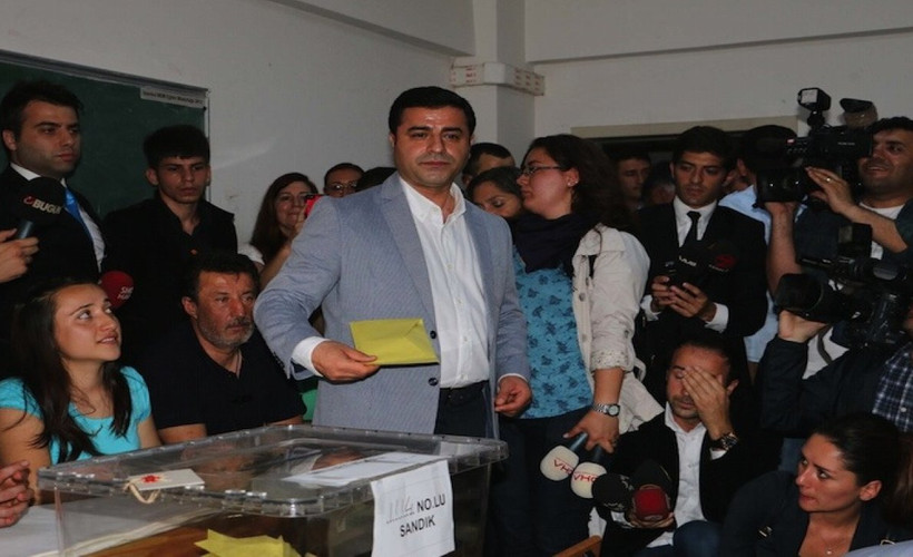 Selahattin Demirtaş cezaevinde oyunu kullandı: 'Ben oyumu kullandım, ya siz?'