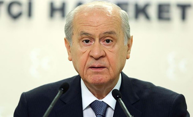 'Bahçeli'nin misyonu kitaba yumruk'