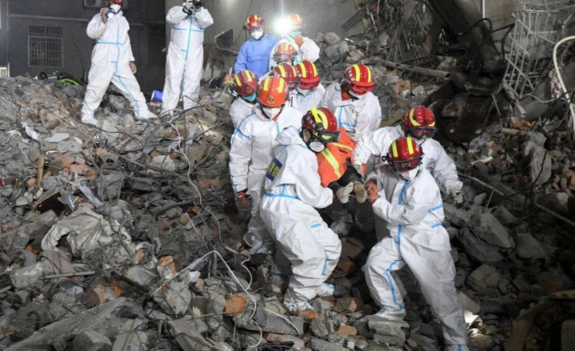 Çin'de çöken binada sorumluluğu bulunan 62 yetkiliye ceza verildi