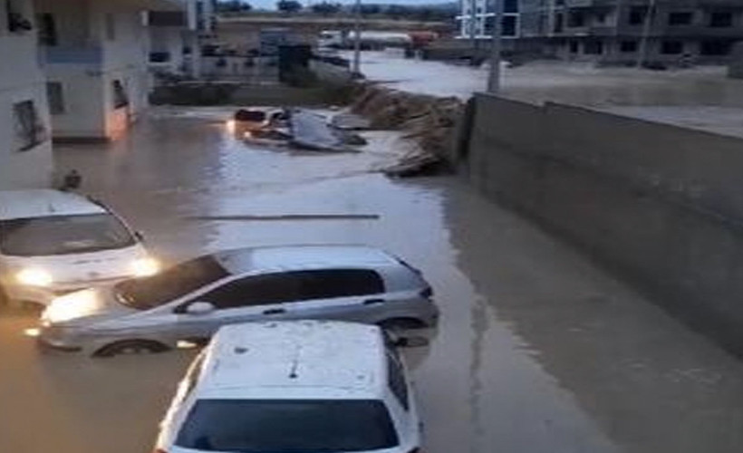 Mersin'de sağanak yağış: Tarım alanları su altında kaldı
