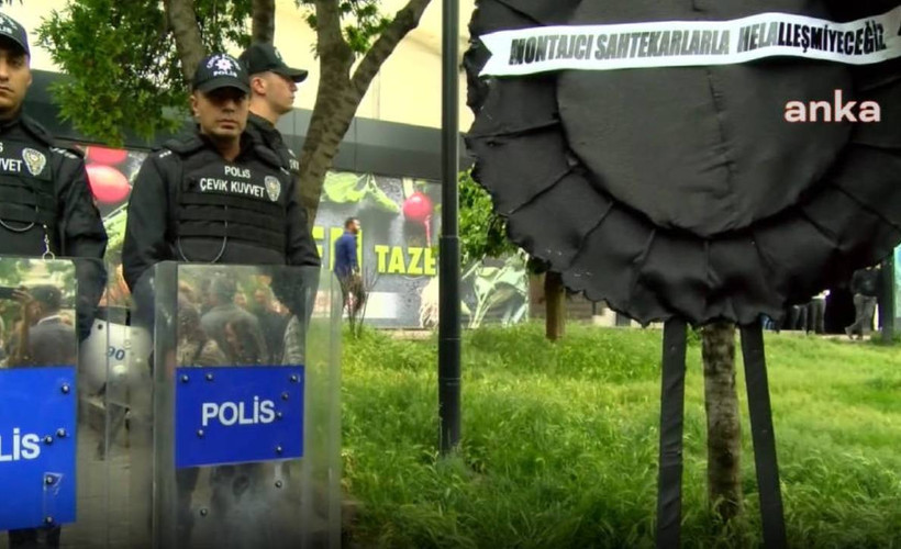 Ankara'da AKP'nin siyah çelenkle protesto edilmesi engellendi