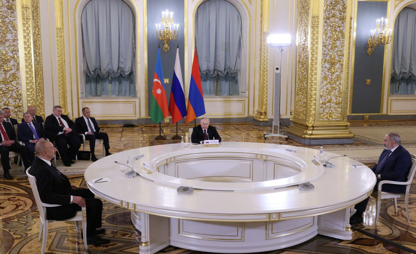 Moskova'da üçlü görüşme: Putin, Aliyev ve Paşinyan bir araya geldi