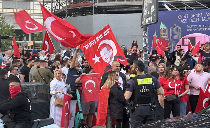 Almanya'da seçim gerilimi: Stuttgart'ta üç kişi ağır yaralandı