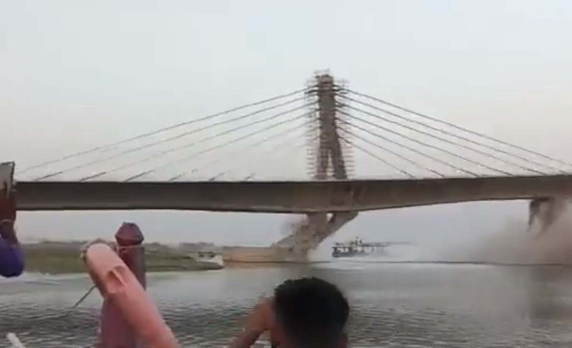 Hindistan'da inşaat halindeki köprü ikinci kez çöktü