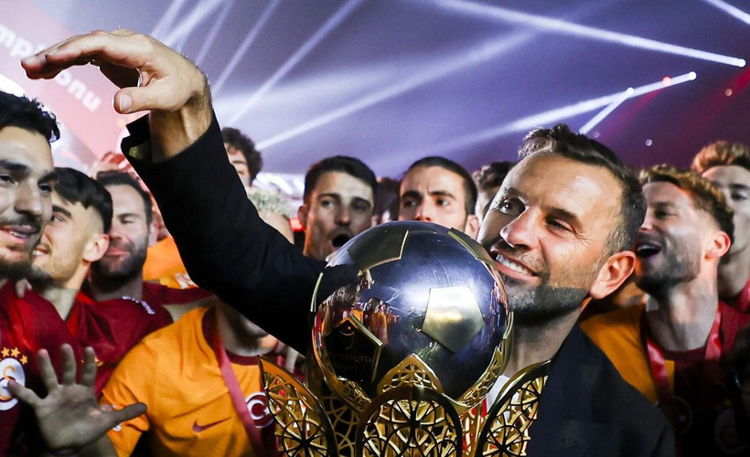 Galatasaray TFF'ye bildirdi: Okan Buruk'un sözleşmesi uzatıldı