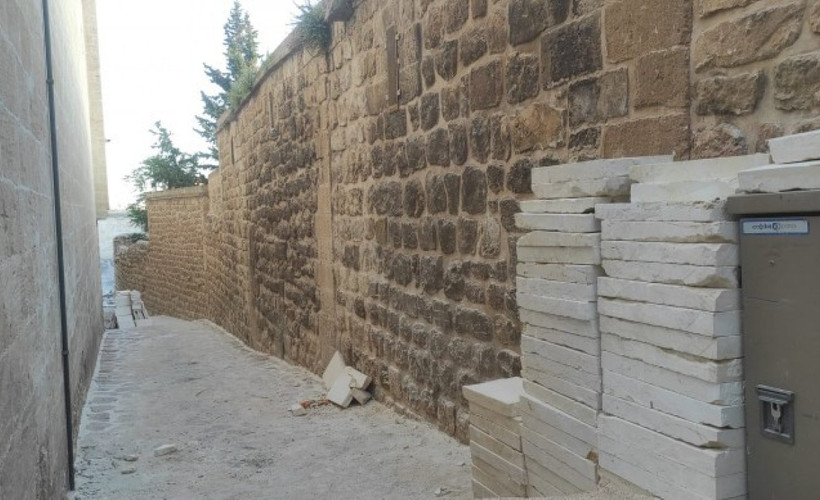 Mardin'de tarihi dokuya aykırı taş kullanılıyor