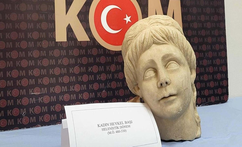 İzmir'de kaçakçılık operasyonu: 2 bin yıllık heykel bulaşık makinesinde bulundu