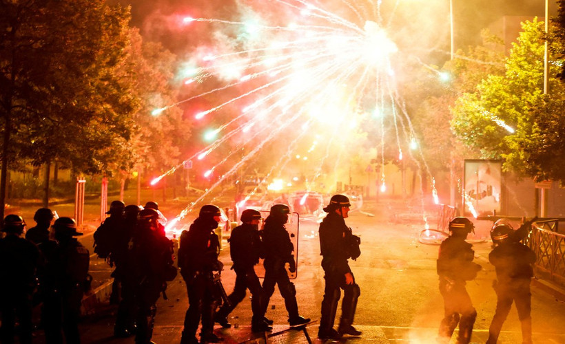 Fransa'da polis kurşunuyla ölüme öfke dinmiyor: Ülke genelinde 667 kişi gözaltına alındı