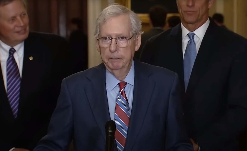 ABD'li senatör basın toplantısında 20 saniye boyunca donakaldı