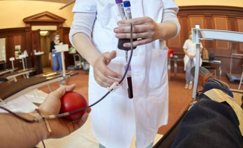 Amerikan Kızılhaçı, eşcinsel ve biseksüel erkeklerin kan bağışı yapma kısıtlamalarını kaldırdı