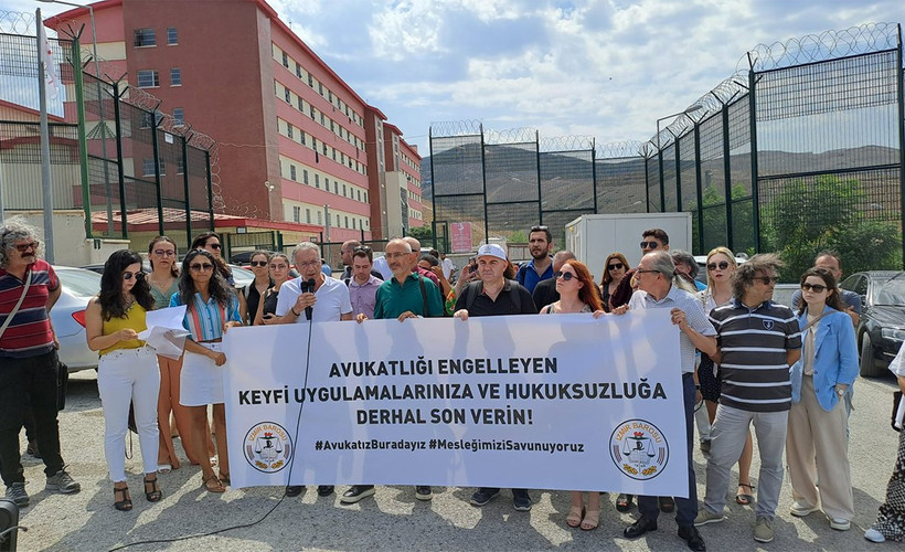 İzmir Barosu'ndan Geri Gönderme Merkezi yetkililerine çağrı: Hukuka aykırı uygulamalardan vazgeçin