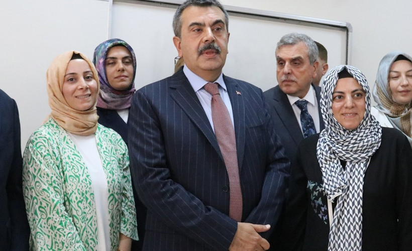 Bakan Tekin, Ensar Vakfı soruşturmasında adı geçen Sultanoğlu'nu savundu: En çok güvendiğimiz arkadaşlardan biri