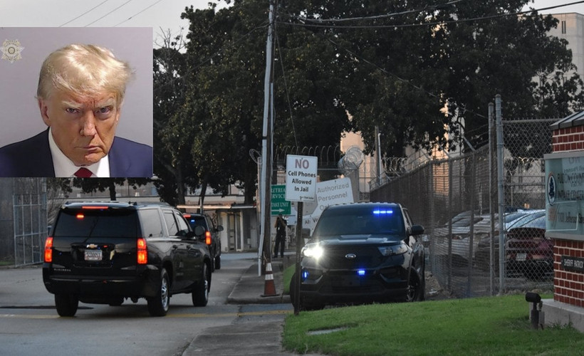 ABD tarihinde bir ilk: Eski başkan Trump cezaevine teslim oldu, sabıka fotoğrafı çekildi