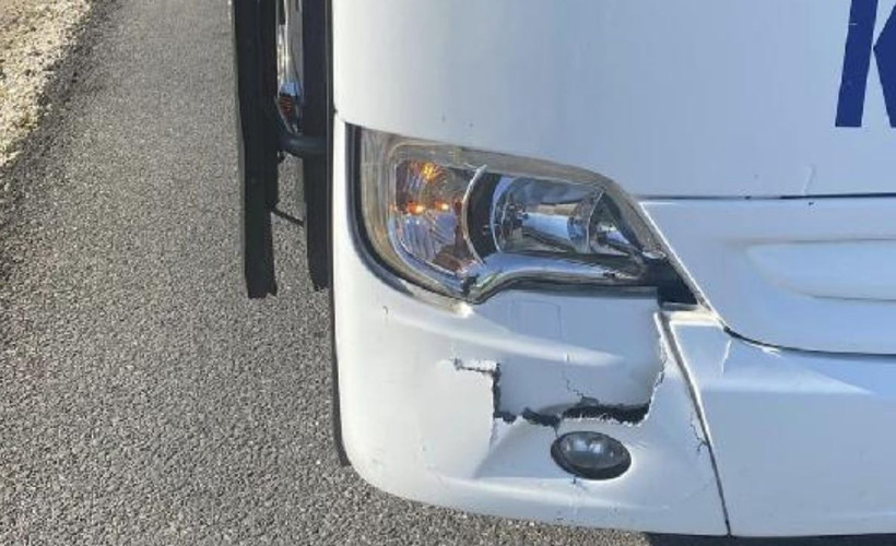 Topunu yakalamak isteyen çocuk, yolcu otobüsünün altında kaldı