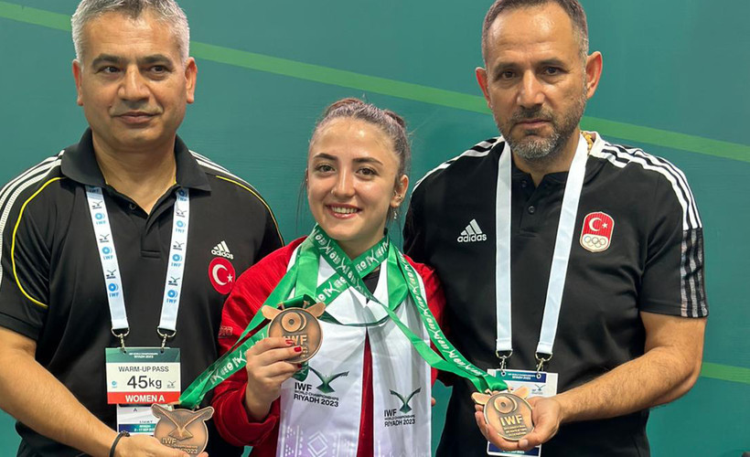 Cansu Bektaş, halterde dünya 3'üncüsü oldu