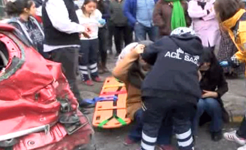 İşçi servisi 5 kişiyi yaraladı