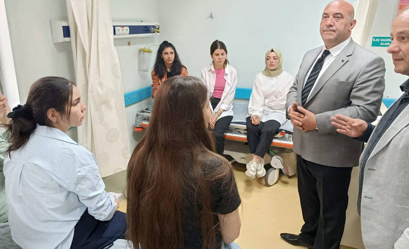 Van'da öğretmenleri taşıyan minibüs kaza yaptı: 12 yaralı