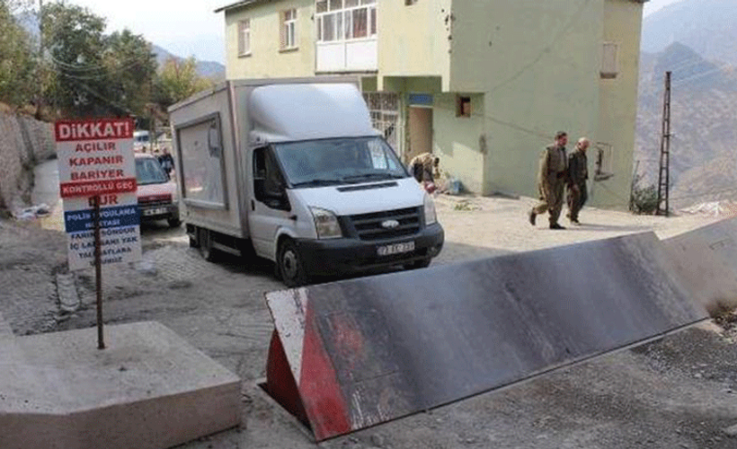 Polis bariyerine sıkışan çocuğun ayağı kesilebilir